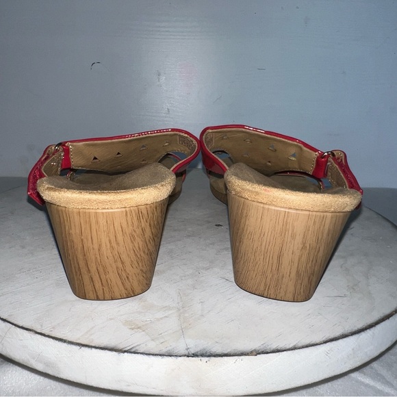 Vionic Orthaheel Maggie Wedge Sandals in Raspberry Red Patent Womens Size 8 - Picture 4 of 12